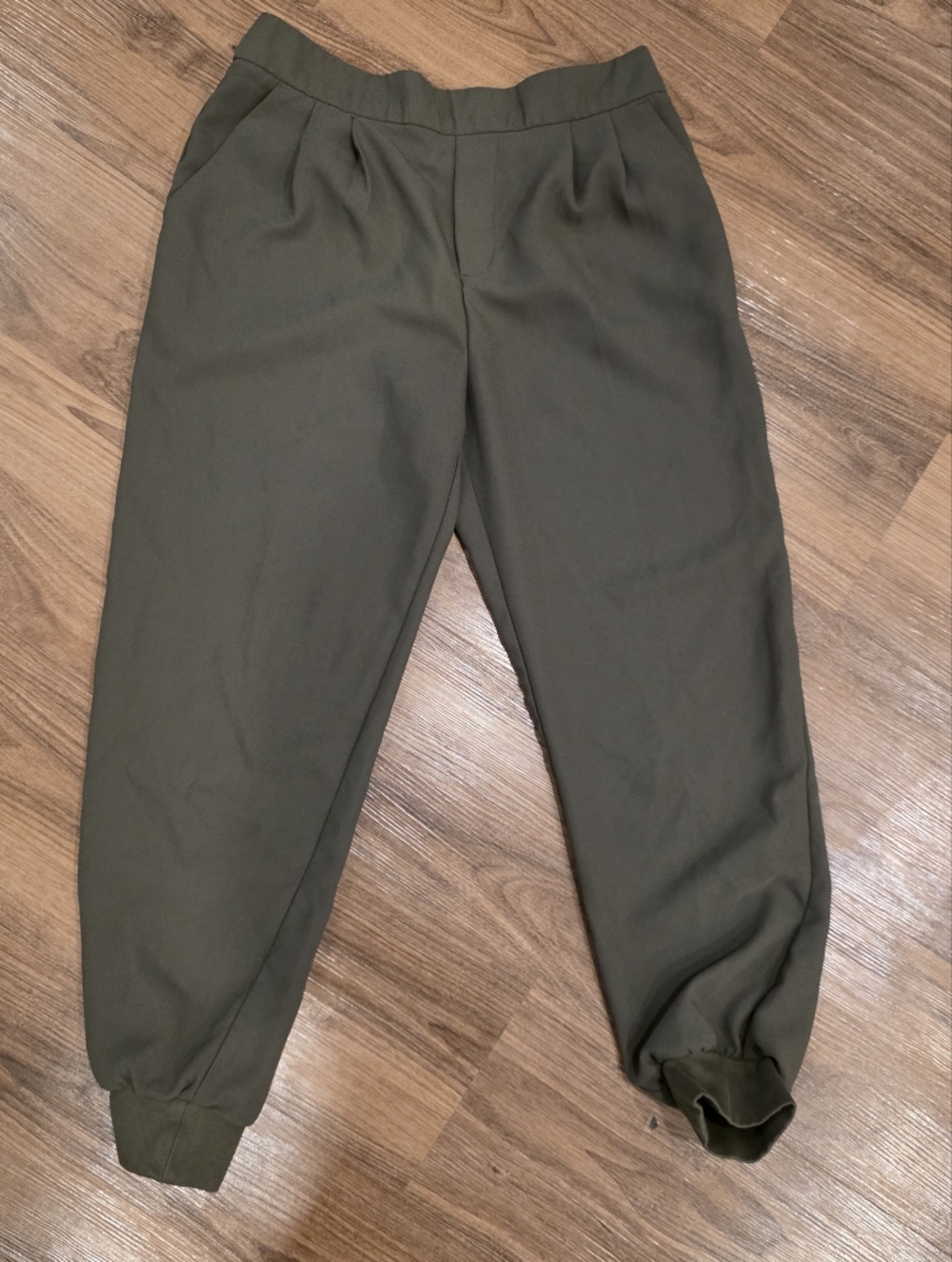 GAP Olive Green Pleated Joggers Capris